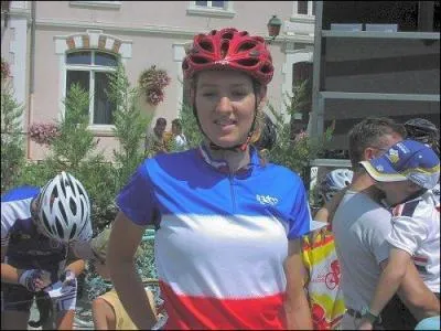 Cette cycliste tait spcialiste de la piste mais fut nanmoins championne de France sur route en 2003 et remporta la Flche wallonne en 2004. Il s'agit de :
