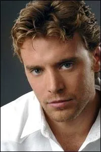 Qui est William Abbot pour Ashley ?