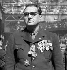 Ancien communiste , il a cr le Parti populaire franais, qui fut avec le prcdent l'un des deux principaux partis franais de la Collaboration :