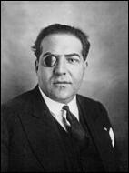 Le nom de Xavier Vallat reste attaché à l'antisémitisme d'État du gouvernement de Vichy. Dans quel service s'est-il distingué ?