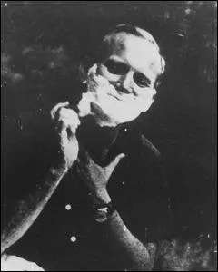 En 1940, Karol Wojtyla travaille :