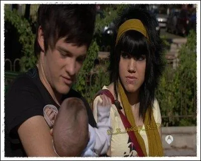 Comment s'appelle le fils de Paola ?