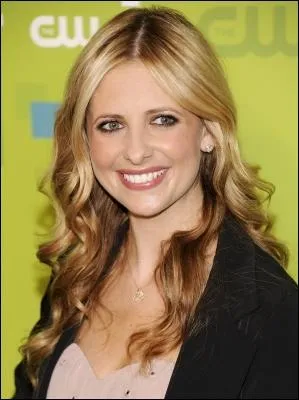 Dans quelle srie a-t-elle jou en 2011-2012 marquant son grand retour  la tlvision ?