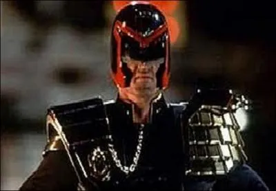 Retrouvez la rplique de Sylvester Stallone dans  Judge Dredd .