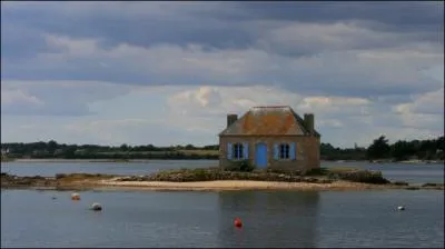 Un parapluie (a c'est une lgende ! ), des embruns et du Chouchen avec une galette, sinon rien !  Donemat  en terre ...