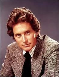 Avoir un aussi clbre pre que Kirk Douglas aurait pu tre un handicap srieux. Mais Michael Douglas l'a djou, en dmarrant par une srie TV de qualit. Laquelle ?
