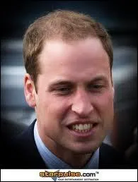 Dsormais, il est mari, et c'est son jeune frre qui fait la une des gazettes pour sa bonne bouille et sa vie mouvemente. O vit-il quand il est  Londres ?