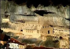 Quatre sites prhistoriques classs au patrimoine mondial de l'Unesco sont rassembls sur une mme commune :