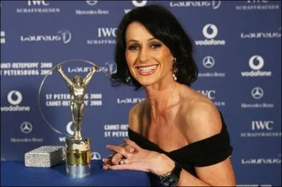 Quelle tait la nationalit de cette clbre gymnaste, Nadia Comaneci, aprs avoir remport, cinq mdailles d'or, aux Jeux olympiques ?