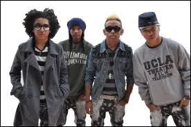 Qui leur a donn un Ipod Touch chacun lorsqu'ils ont fait la premire partie de sa tourne ?