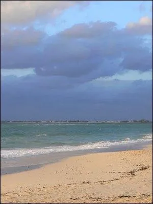 C'est les vacances : l'occasion de moments de dlice au bord de la mer, la senteur de l'iode, le bruit des vagues, s'en bercer. . En France, il y a plus de littoral ou plus de frontires terrestres ?