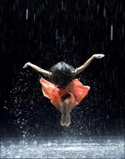C'est les vacances : l'occasion de bouger son corps, dans la musique ou dans le sport, pour le plaisir, de danser sous le soleil ou sous la pluie... Qui chantait Singing in the rain ?
