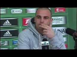 Comment le surnomment souvent les journalistes ?