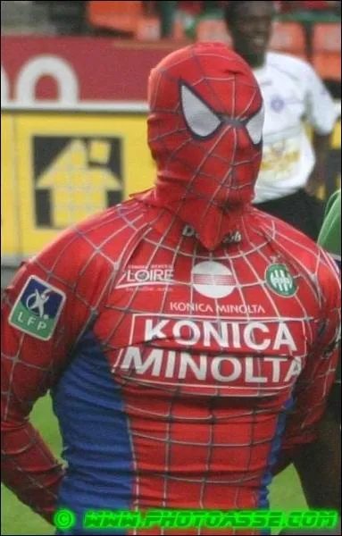 Contre quelle quipe se dguise-t-il en Spider-man ?