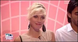 Nadge travaille dans... .