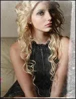 A quel age Nadge quitte-elle le cocon familial ?