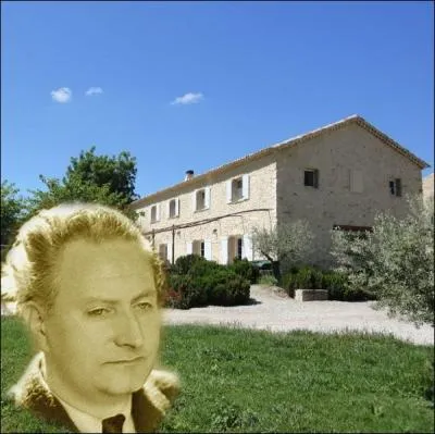   Le voyageur immobile   ainsi qu'il se surnommait, habita de 1929  sa mort cette petite maison au lieu-dit   Lou Paras    Manosque. Il y crira la plus grande partie de son oeuvre... .