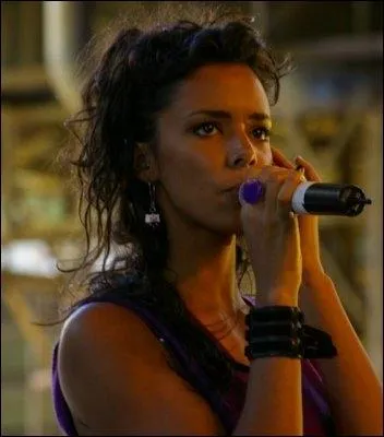 Quel(s) mtier(s) exerce Shy'm ?