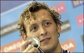 Qui est ce champion, médaille d'or en natation avec le relais 4X100 m nage libre ?