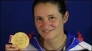Qui est cette championne, mdaille d'or cano-kayak ( slalom ) ?
