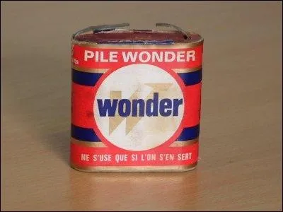 En 1916  Saint-Ouen, c'est une femme qui fonde une petite usine de fabrication de piles lectriques salines. Bernard Tapie rachte la socit en 1984 et le bilan est dpos en 1994.