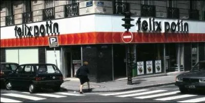 C'est la premire picerie de proximit  l'chelle grand magasin. Elle ouvre ses portes  Paris en 1844 et les fermera en 1996.   _____ _____, on y revient .