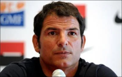 Comment se nomme l'entraineur, de l'quipe de France 2011 ?