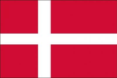 Ce pays a t, parat-il, le premier  adopter ce type de drapeau. Patrie de Hamlet et de Kierkegaard.