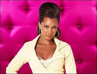 Comment s'appelle cette femme qui fut principalement la directrice artistique de  Mode magazine  ?