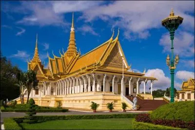Quel est ce palais édifié par des architectes français et kmers ?