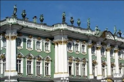 Quel est ce palais devenu l'un des plus grands muses du monde ?