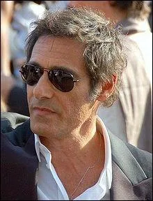 Le viril Grard Lanvin, n'a interprt aucun rle dans...