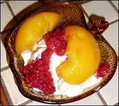 Quelle est l'origine de la Pche Melba (qui ne comporte pas de Chantilly, rappelons le) ?