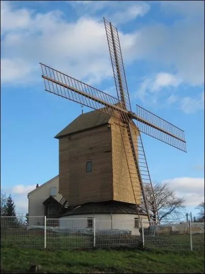 Dans quelle ville de banlieue parisienne ce moulin se situe-t-il ?