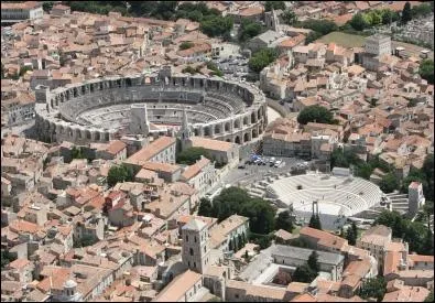O peut-on visiter cette arne et ce thtre ?