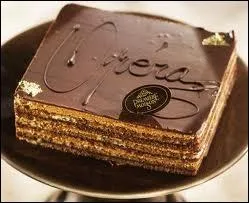 Qui fut le créateur du célèbre entremet au chocolat et au café nommé "Opéra" ?