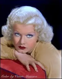 Jean Harlow, immense star de l'poque, a lanc la mode du blond platine pour la toute premire fois, et a t la premire blonde  jouer les femmes fatales. Etait-ce sa teinte naturelle ?