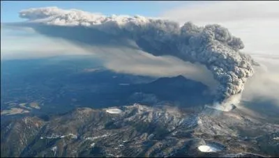 La  ceinture de feu  est un ensemble de plus de 450 volcans s'talant sur environ 40 000 km. Elle entoure...