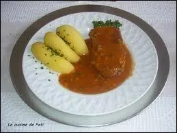Quelle est cette sauce ralise avec des chalotes, du fond de veau, du vin blanc et du poivre de Cayenne ?