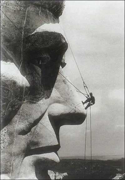 Le Mont Rushmore, aux USA dans le Dakota du Sud, porte ces visages gants de Prsidents qui mesurent chacun 18 m de hauteur. Combien de visages de Prsidents comporte la sculpture ?