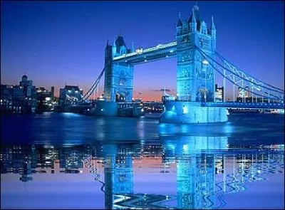 O se situe ce monument ? Tower Bridge
