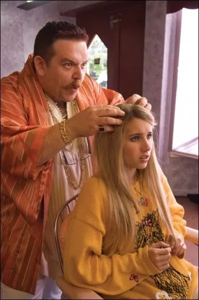 Quelle coupe fait le coiffeur  Emma, dans le film ?