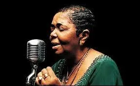 Quel tait le surnom de Cesaria Evora (dcde en dcembre 2011) ?