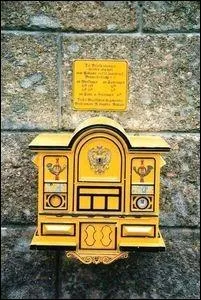   ... Maintenant que deviennent, que deviennent, les valses de Vienne ...  , chanson de varit de Franois Feldman inspire de :