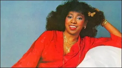 Qui chante "Let's go back to lovin" ?