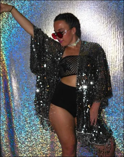 Quelle Capricorn Princess chante"Our day will come" ?