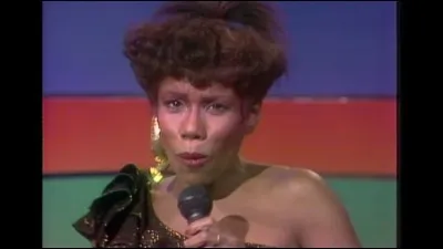 Qui chante "Try my love on for size" ?