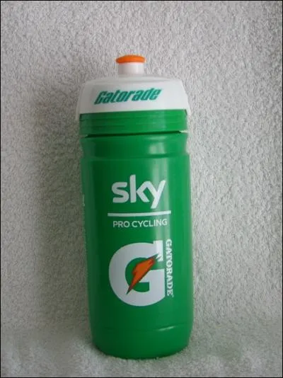 Et ce bidon tout vert appartient  une quipe...