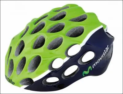 A prsent, voici un casque appartenant  une quipe...