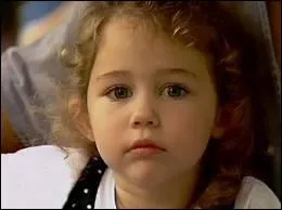 Qui est cette jolie petite fille ?